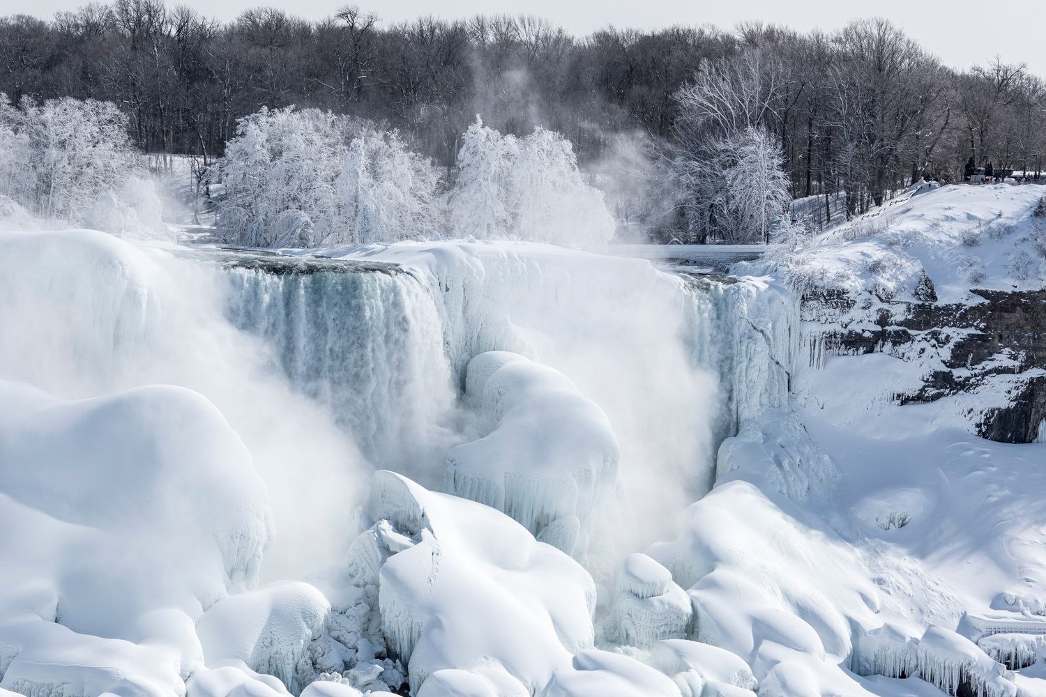 niagara falls frozen