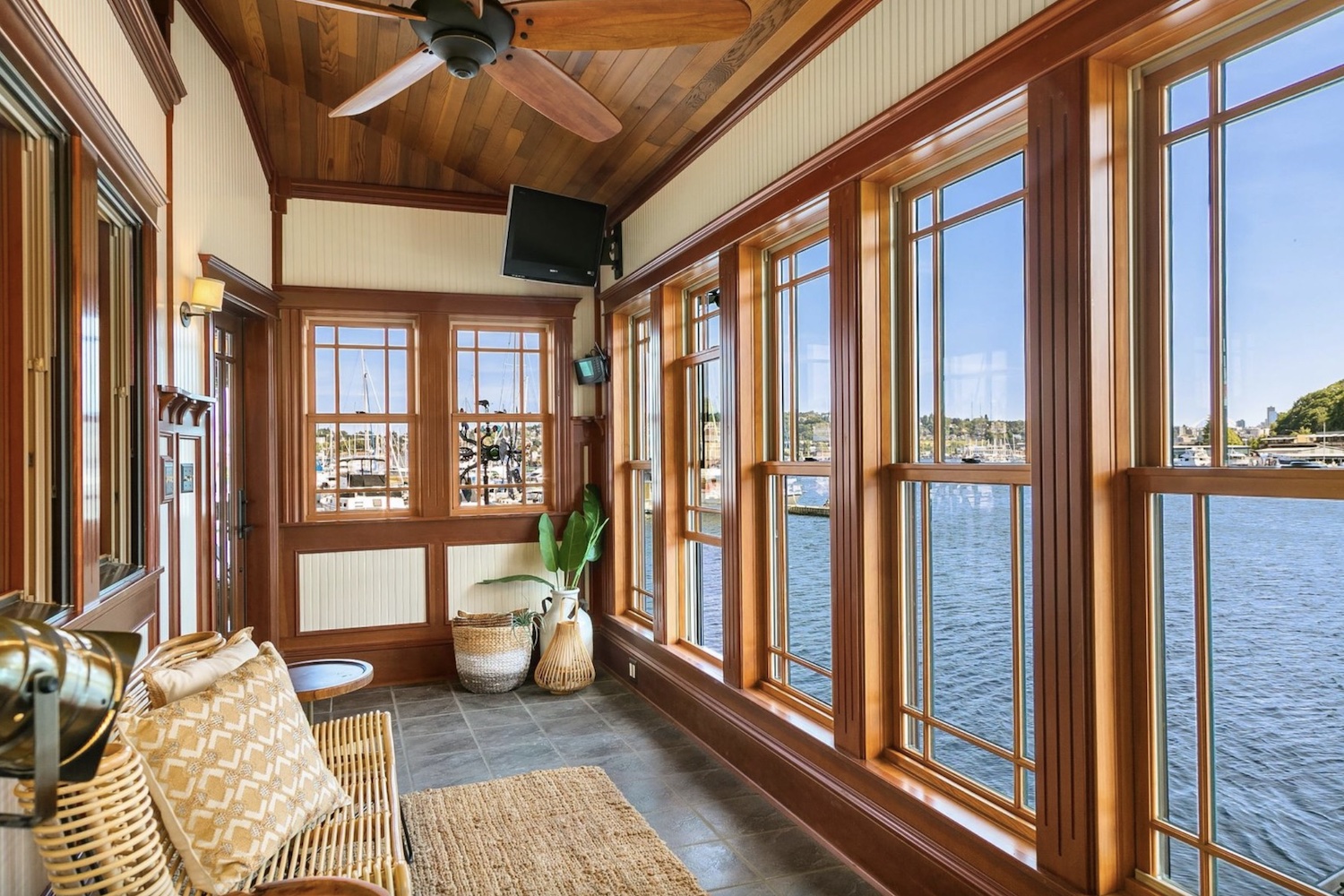 seattle's largest houseboat