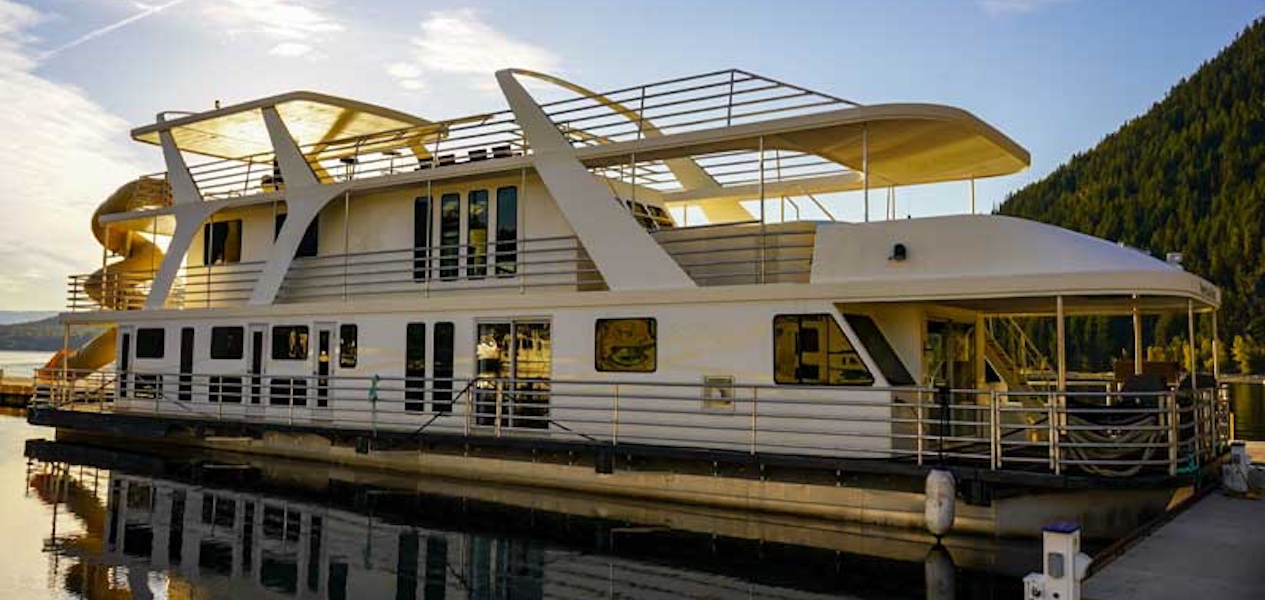 canada's largest houseboat