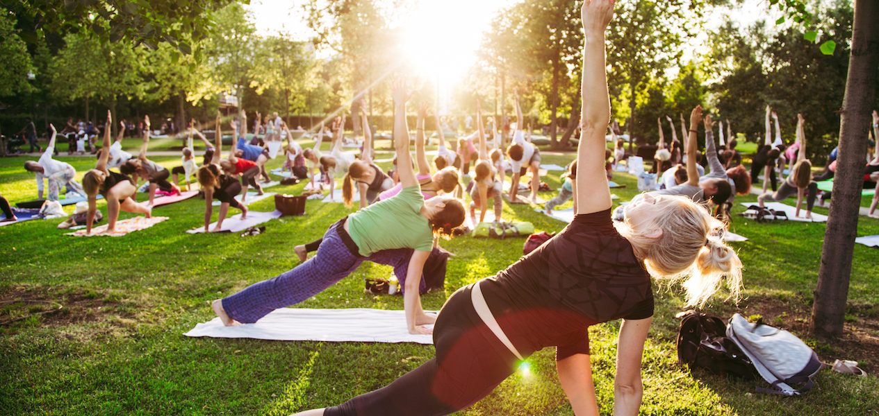 outdoor yoga free and cheap things to do in vancouver