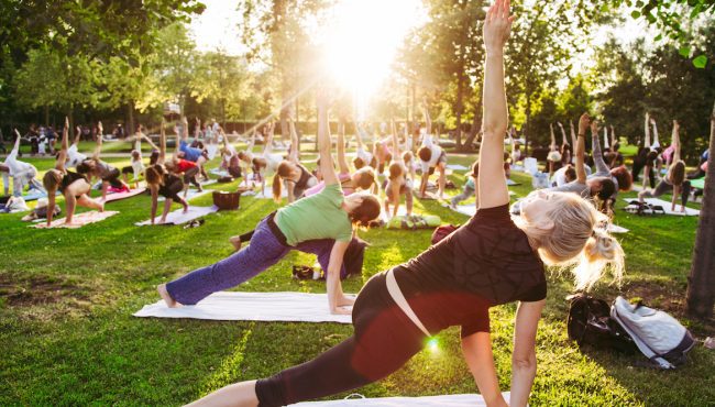 outdoor yoga free and cheap things to do in vancouver
